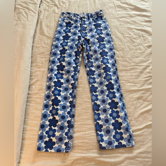 Zara
High Rise Straight Leg Fit Jeans Floral Print (16) - Picture 3 of 6